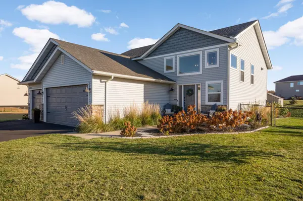 696 Jutland AVE, Shakopee, MN 55379