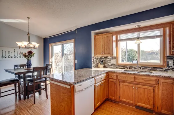 348 Columbine LN, Shakopee, MN 55379