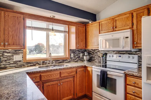 348 Columbine LN, Shakopee, MN 55379