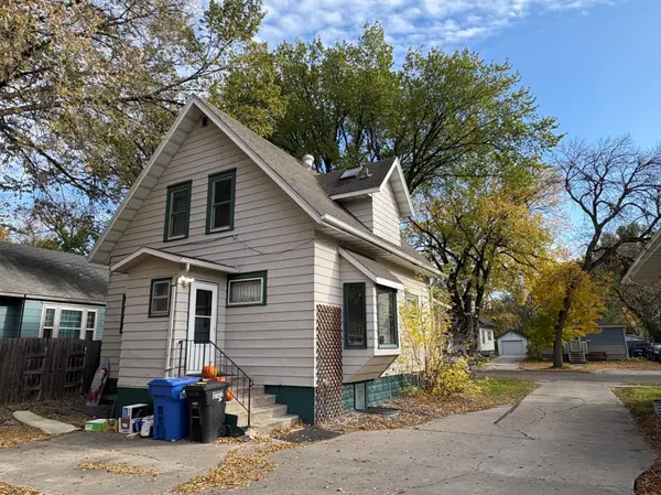 1012 12th ST N, Fargo, ND 58102