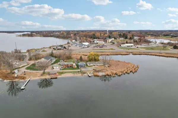 516 Park Island RD, Center City, MN 55012