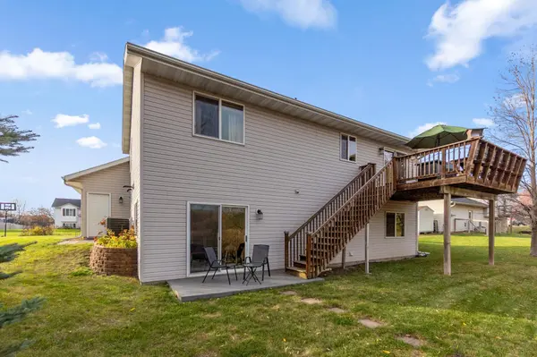 215 Ash ST E, Annandale, MN 55302