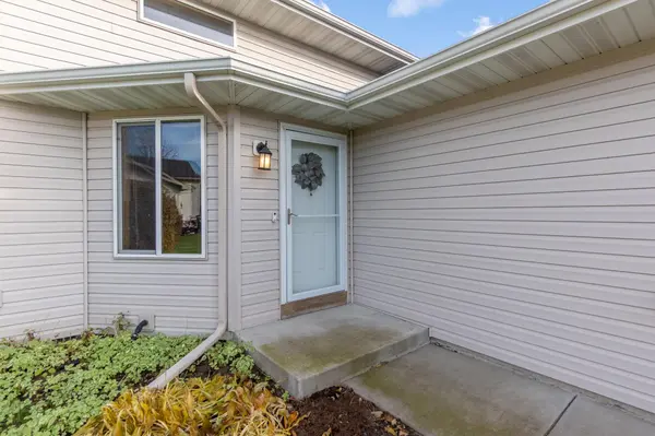 215 Ash ST E, Annandale, MN 55302