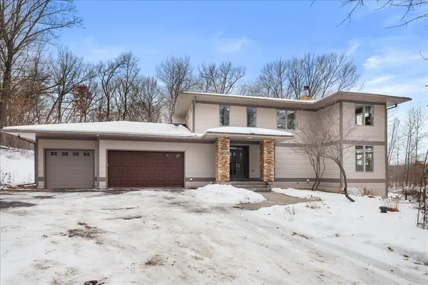 214 Madison CIR, Hudson, WI 54016