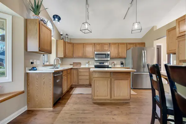 745 Mill Run CIR, Eagan, MN 55123