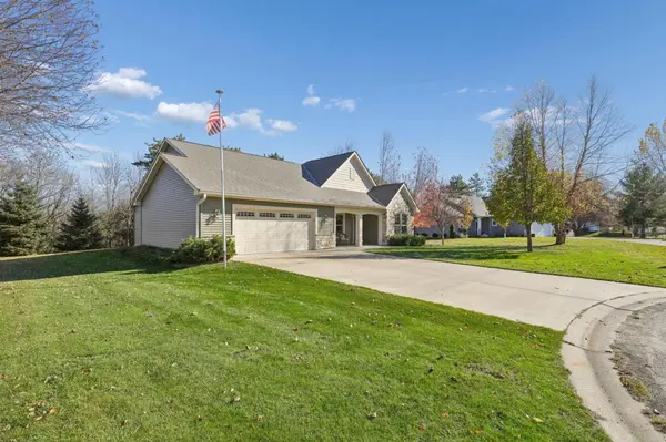 1448 Valley Creek DR, New Richmond, WI 54017