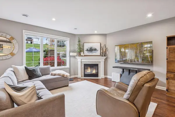 2304 Hillcrest DR, Hudson, WI 54016