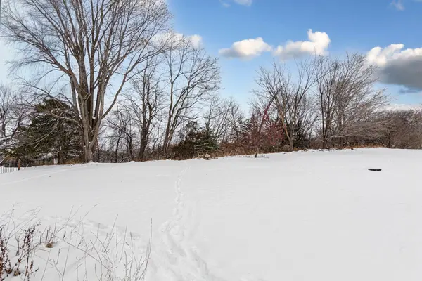 613 Ash CIR, Belle Plaine, MN 56011