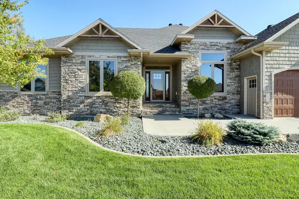 2607 Mcleod DR E, West Fargo, ND 58078