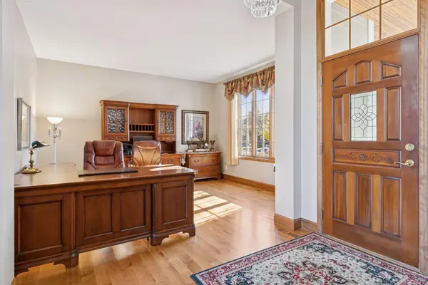 1095 Scarborough LN, Woodbury, MN 55125