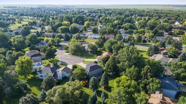 26 40th Avenue Oak CIR S, Moorhead, MN 56560