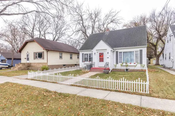 1414 10th AVE S, Fargo, ND 58103