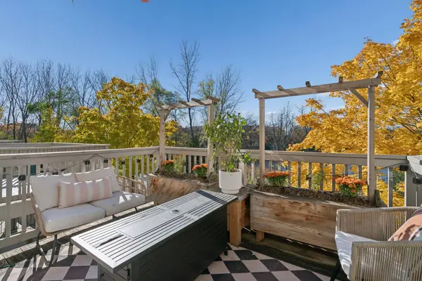 9816 Cove DR, Minnetonka, MN 55305