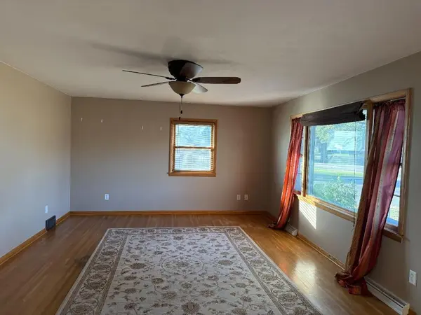 627 Southview DR, Marshall, MN 56258
