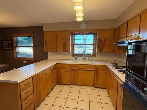 627 Southview DR, Marshall, MN 56258