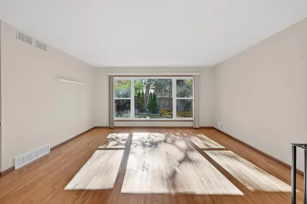 7149 Foxboro LN, Woodbury, MN 55125