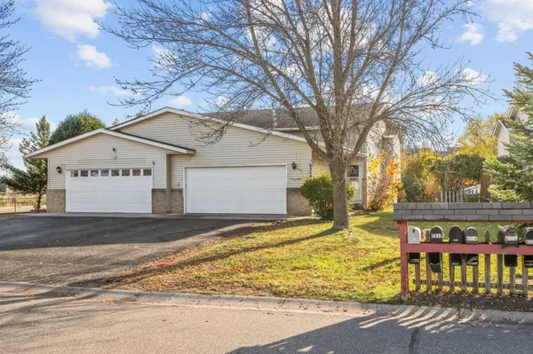 6364 Kahler DR NE, Albertville, MN 55301