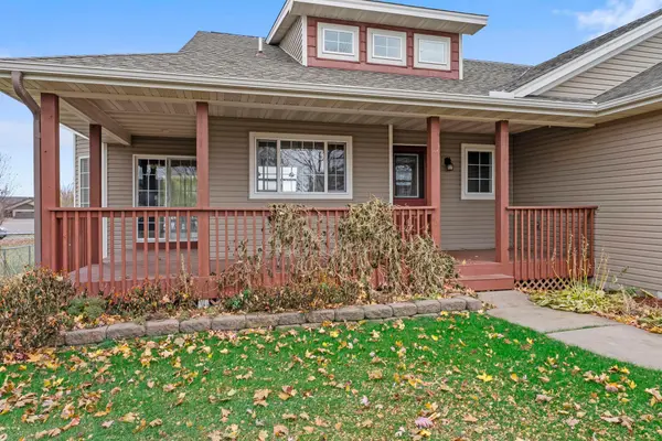 1824 Nixon ST S, Cambridge, MN 55008