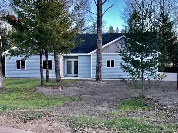 113 N Birch Ln, Coleraine, MN 55722
