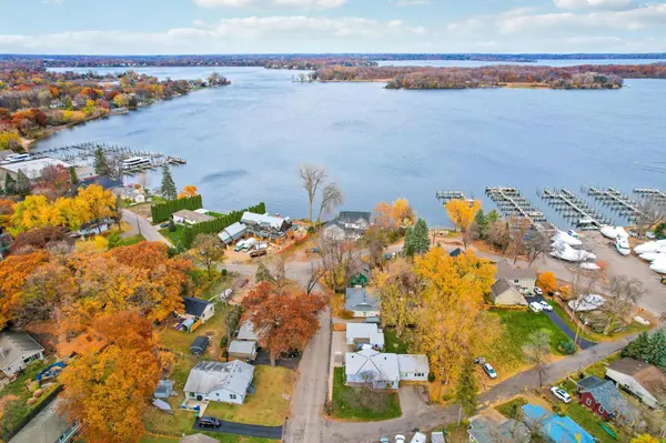 25/15 Waseca AVE, Tonka Bay, MN 55331