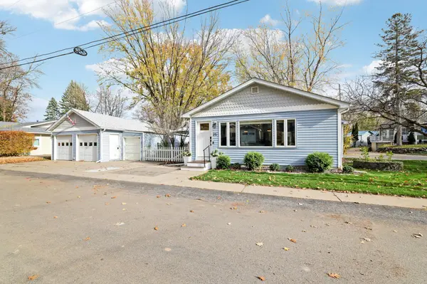 25/15 Waseca AVE, Tonka Bay, MN 55331