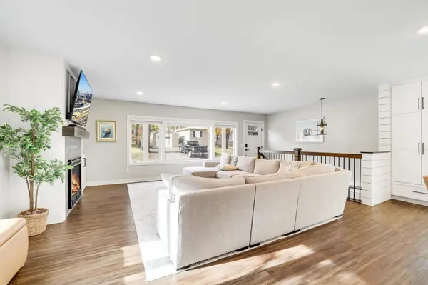 25/15 Waseca AVE, Tonka Bay, MN 55331