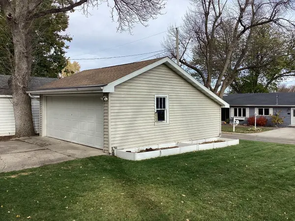 212 Lee PL, Albert Lea, MN 56007