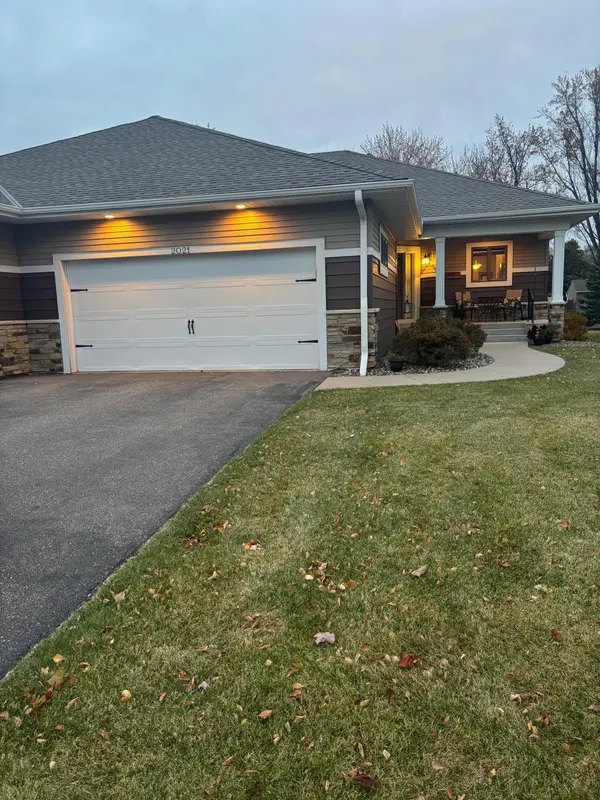 2021 Goodview AVE N, Oakdale, MN 55128