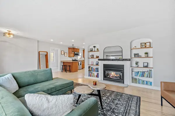 808 Stoughton AVE, Chaska, MN 55318