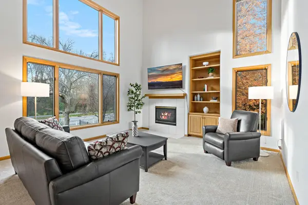 886 Oak CT, Eagan, MN 55123