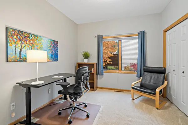 886 Oak CT, Eagan, MN 55123