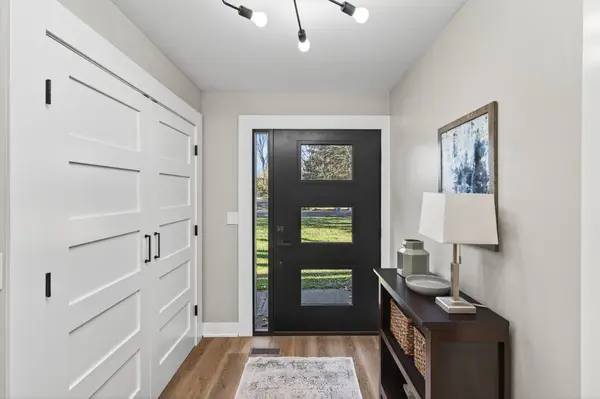 9612 Oak Ridge TRL, Minnetonka, MN 55305