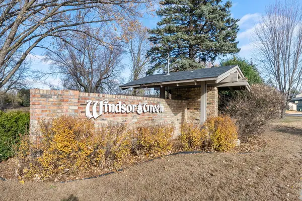 220 Windsor LN, New Brighton, MN 55112