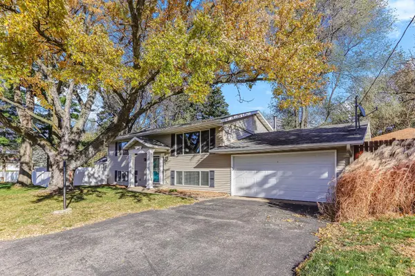 2390 Cohansey BLVD, Roseville, MN 55113