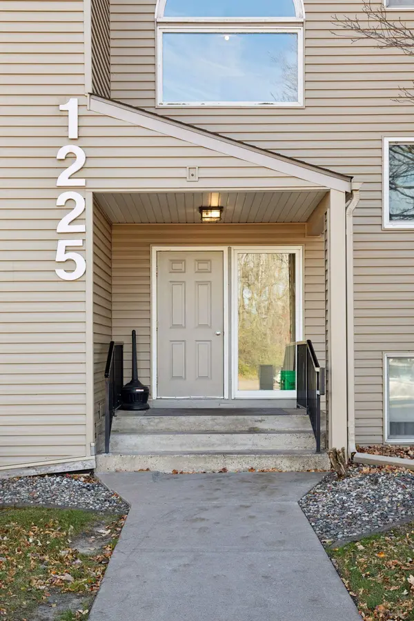 1225 Ferndale ST N #B20, Maplewood, MN 55119