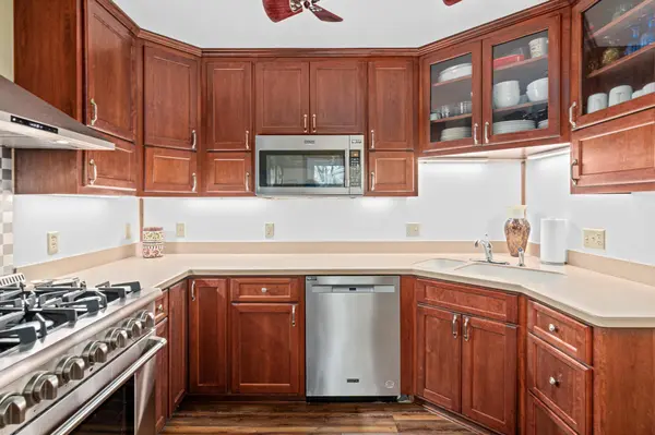 5233 Heritage Hills DR, Bloomington, MN 55437