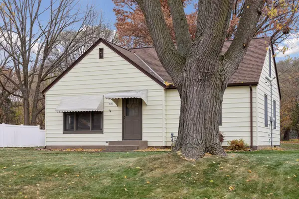 2125 William ST, Roseville, MN 55113