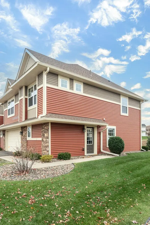 9872 5th Street LN N, Lake Elmo, MN 55042