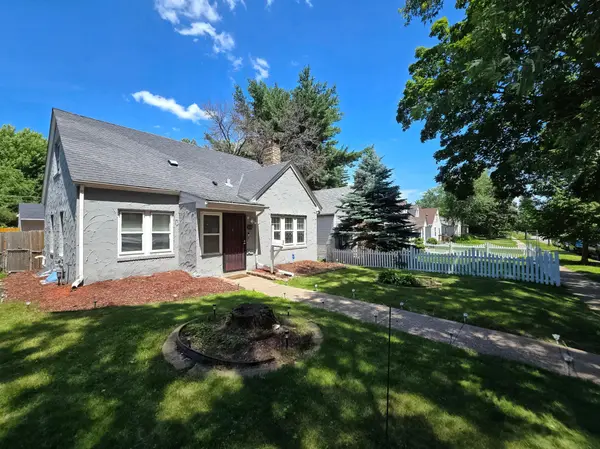 1803 Bush AVE E, Saint Paul, MN 55119