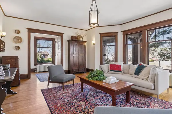 143 Lexington Pkwy N, Saint Paul, MN 55104