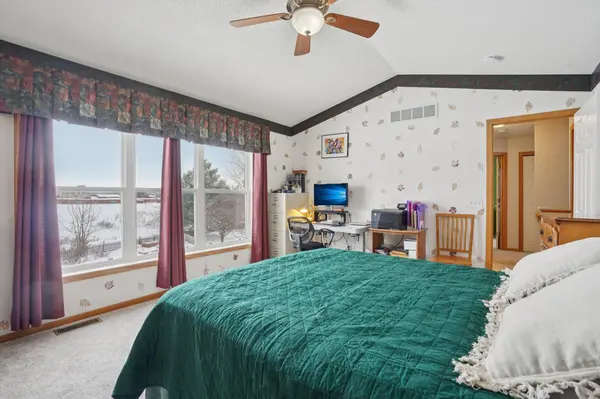 3913 Oxford DR, Woodbury, MN 55125
