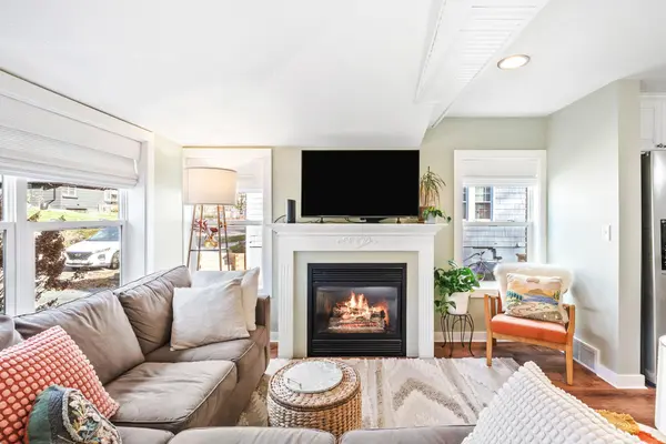 58 Grove ST, Mahtomedi, MN 55115
