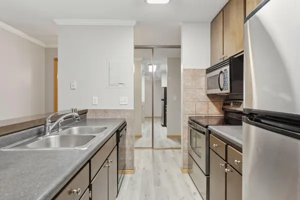 2800 Hamline AVE N #302, Roseville, MN 55113