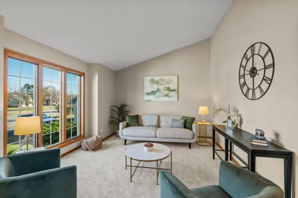 1160 Autumn DR, Woodbury, MN 55125