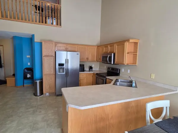 2155 Cleveland LN S, Cambridge, MN 55008