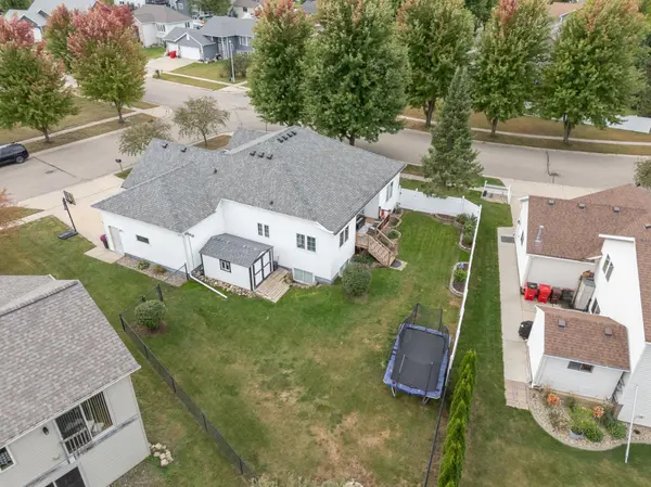 805 23rd St CIR NE, Kasson, MN 55944