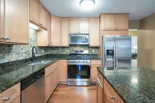 8996 Neill Lake RD, Eden Prairie, MN 55347