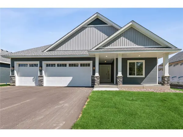 6342 N Goodwin LN, Wyoming, MN 55092