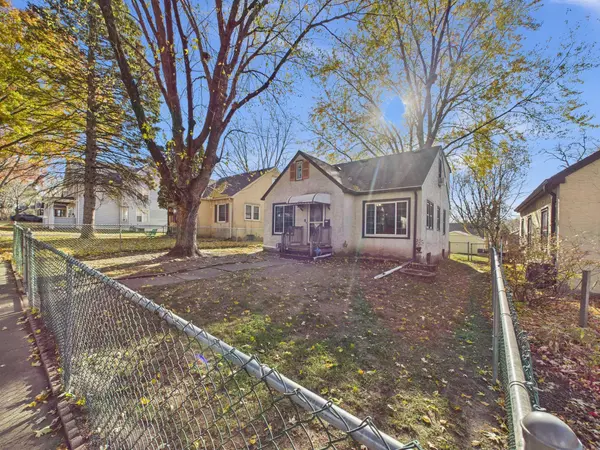 1964 Hyacinth AVE E, Saint Paul, MN 55119