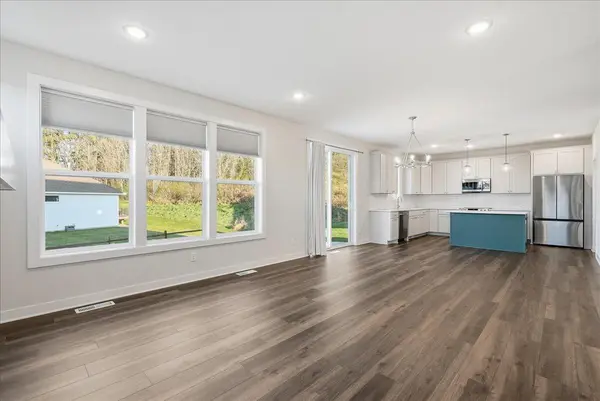 2990 Coventry CIR, River Falls, WI 54022